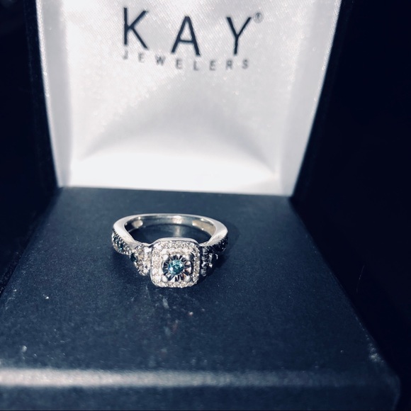 Kay’s Jewelry - Picture 4 of 8